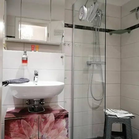 Am Mit Ruderboot Mustin (Mecklenburg-Vorpommern)